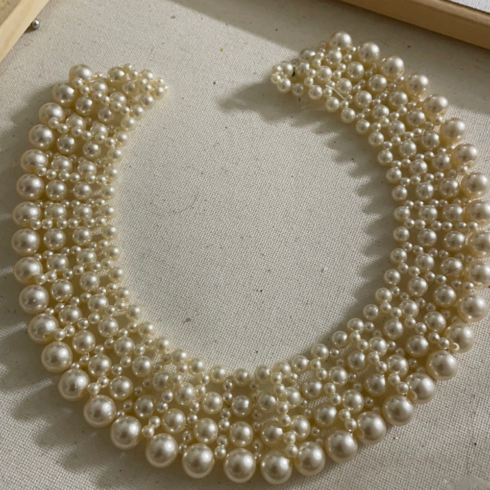 Vintage pearl collar necklace appliqué